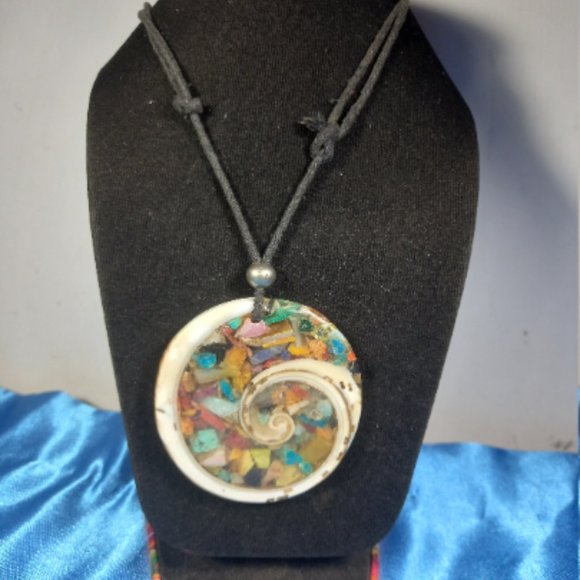 Peruvian adjustable pearl shell necklace - Picture 4 of 8